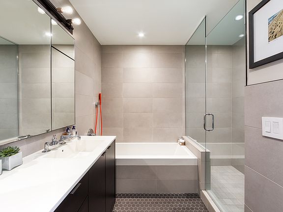 4th image of 540 W 28th St APT 6D