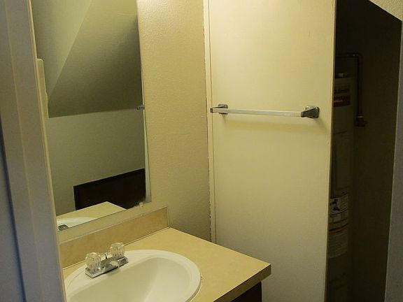 3rd image of 850 NW 10th St #6