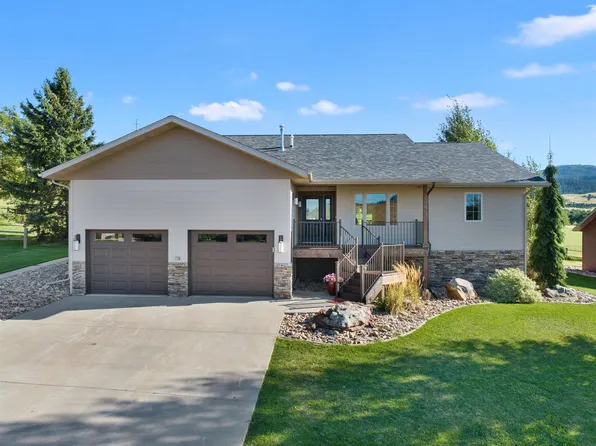1821 Country Oaks Ln, Spearfish, SD 57783