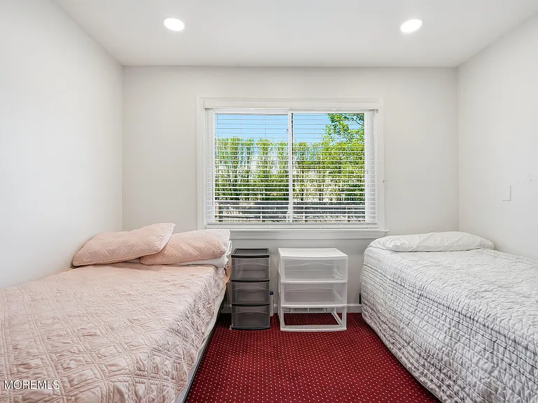 970 Van Court Ave — Photo 22