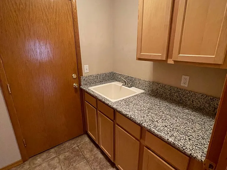 2663 Oak Ridge St NW — Photo 6