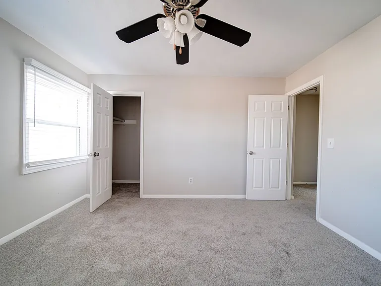 2505 S Charles Blvd — Photo 33