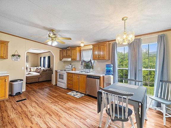3rd image of 3995 Slusher Ln