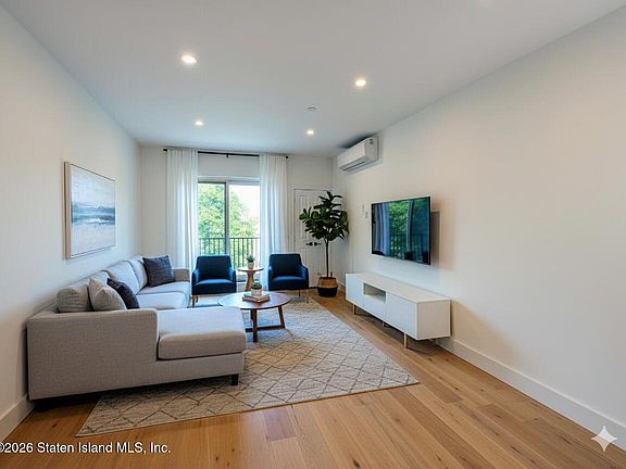 2nd image of 3865 Amboy Rd #4F