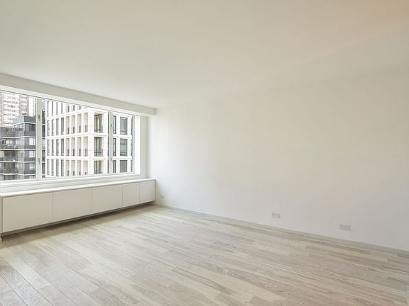 5th image of 30 W 61st St APT 24D