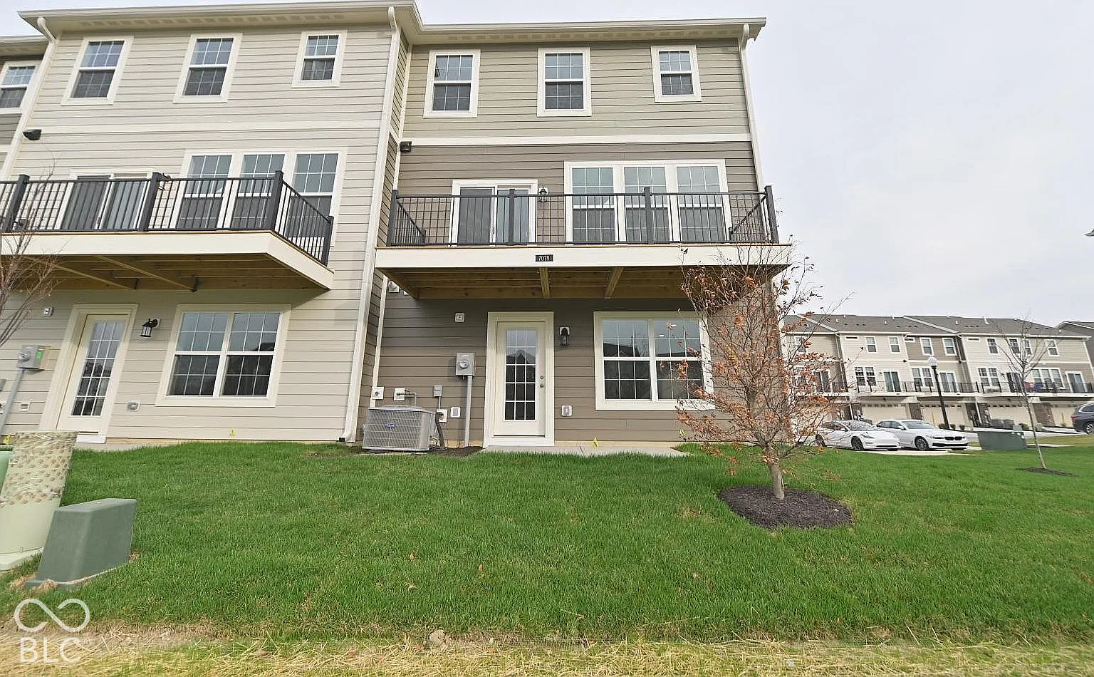 3 bed, 3.5 bath, 1945 sqft, $2,645 — Photo 3