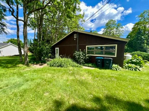 70 2nd St, Port Kent, NY 12975