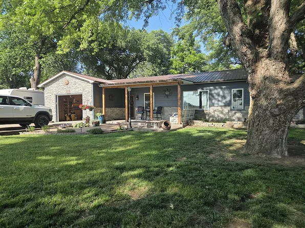 5280 N Lorraine St, Hutchinson, KS 67502
