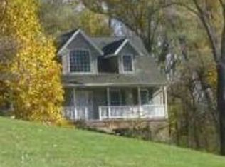 945 Waverly Rd, Davenport, IA 52804