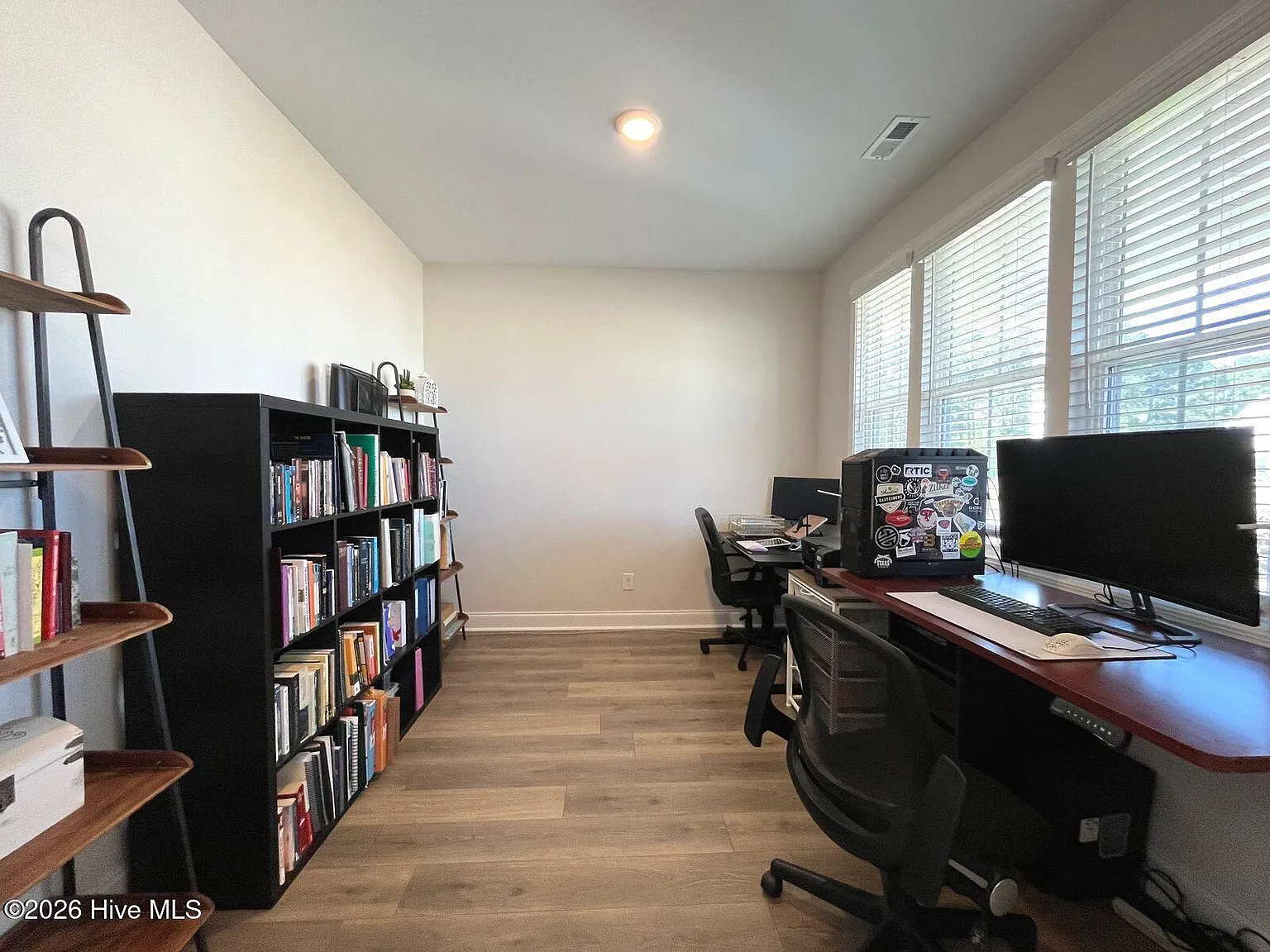4 bed, 2.5 bath, 2363 sqft, $2,400 — Photo 4