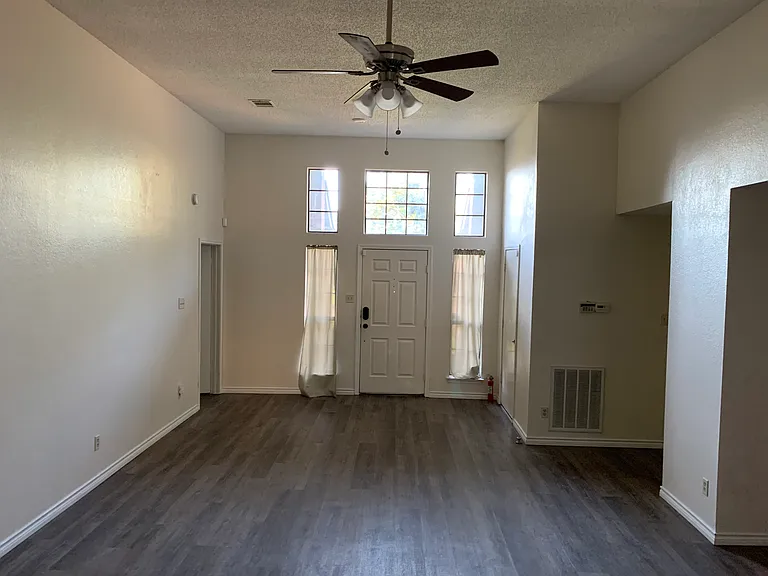 2881 Fenwick St — Photo 9