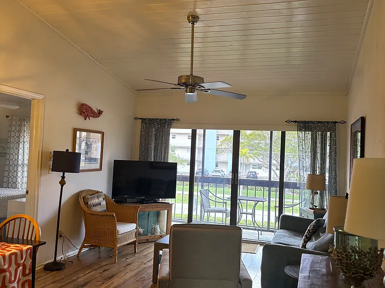 20 Greenbrier St #208 — Photo 1