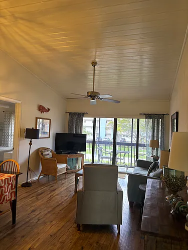 20 Greenbrier St Photo 1