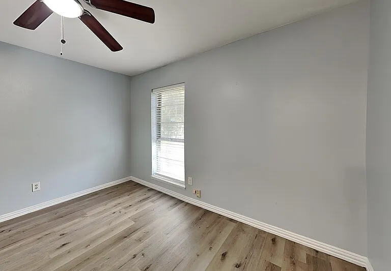 1913 Briarwood Dr — Photo 12
