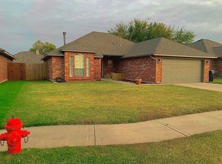 12280 SW 9th St, Yukon, OK 73099