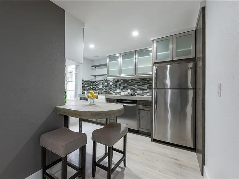 1212 Castle Hill St #7 — Photo 18