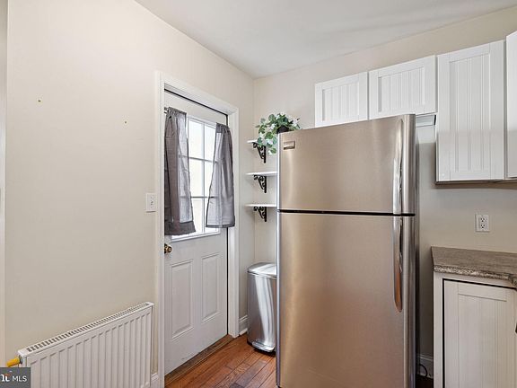 4th image of 525 Fitzwater St #15