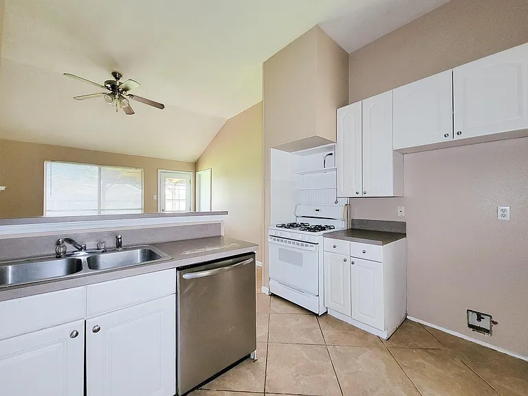 29002 Sedgefield St — Photo 9