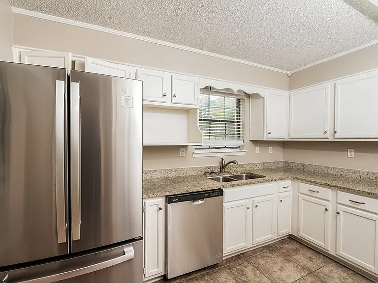 1100 Westchester Pkwy — Photo 8