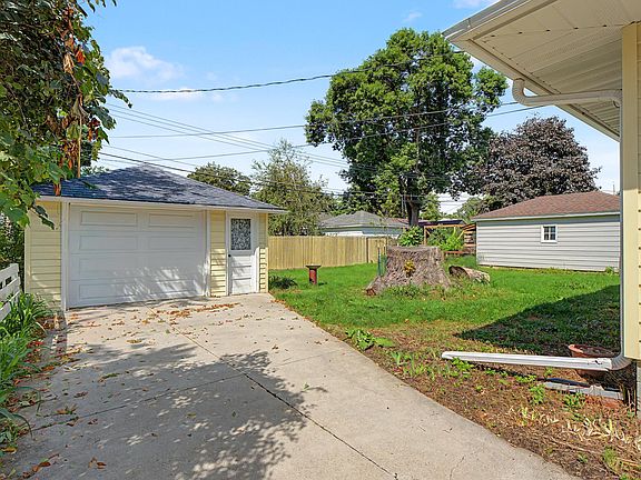 3rd image of 709 18th Ave NE