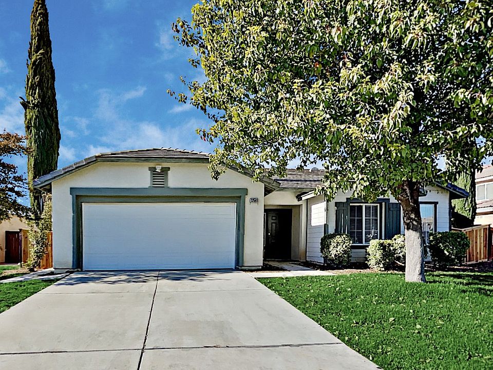 1st image of 32589 Dahlia Ln
