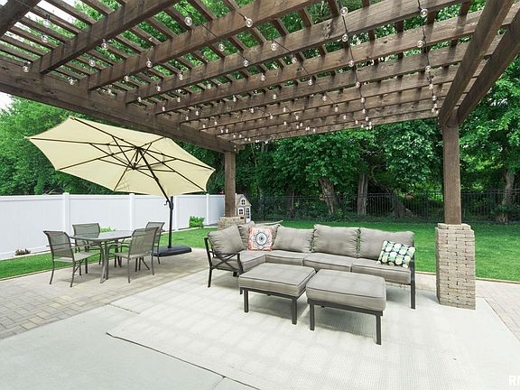 3rd image of 6207 W Clairemont Ct