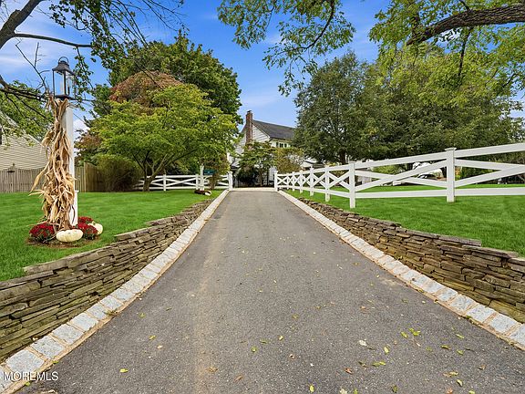 3rd image of 48 Hedge Drive