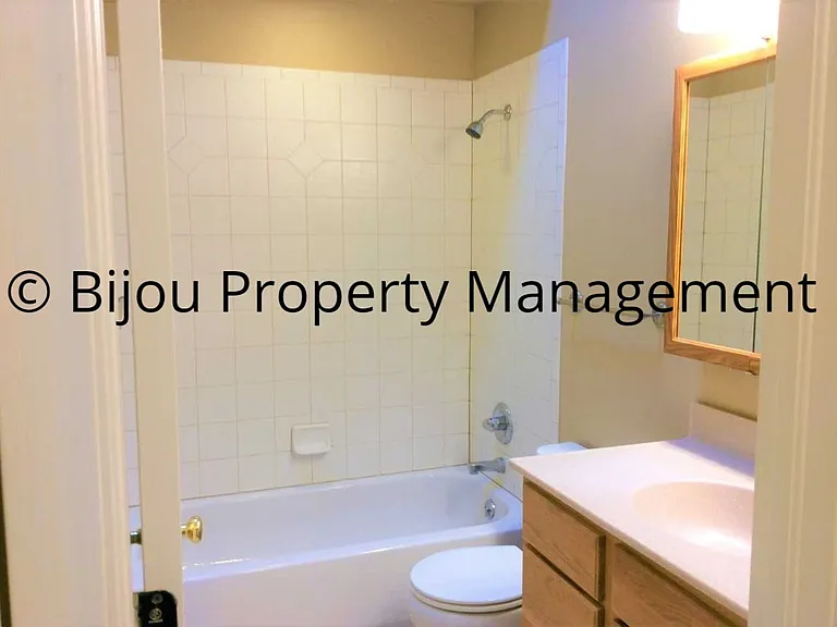 528 E Bijou St #B — Photo 10