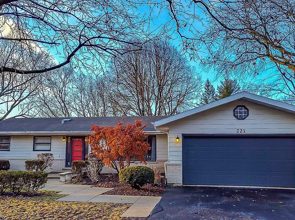 221 Tanoak Ln, Naperville, IL 60540