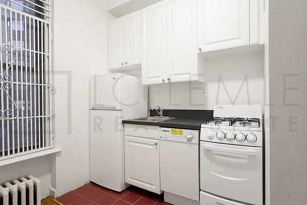 Rented by LC Lemle Real Estate Group | media 17