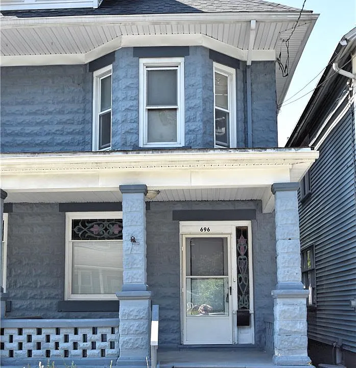 696 Main St