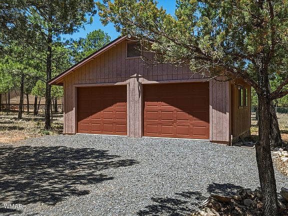 4th image of 4050 Apache Dr