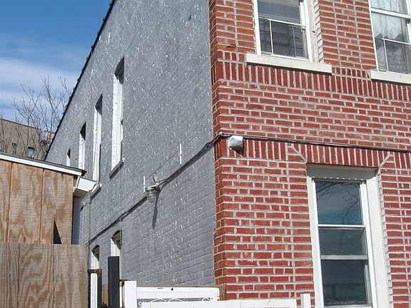3rd image of 1039 Lowell St