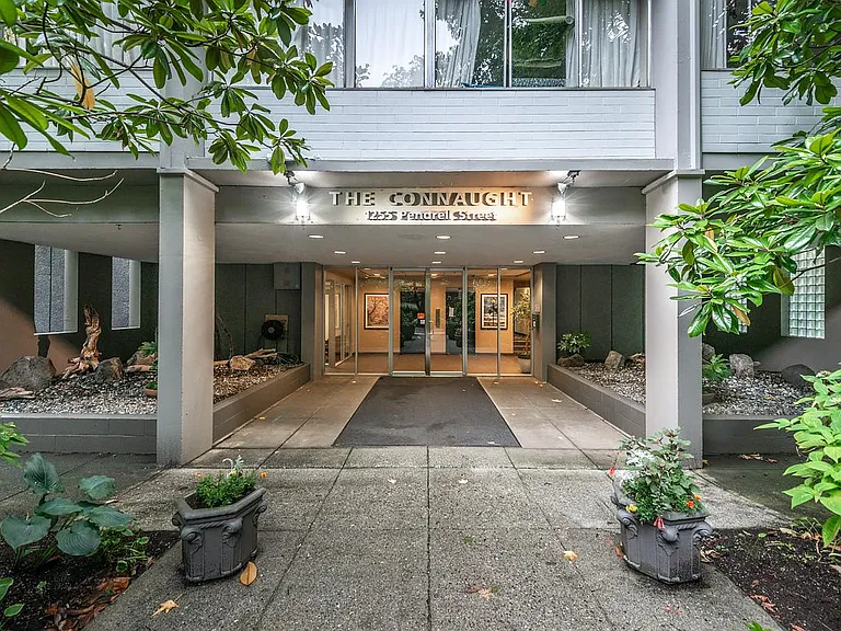 1255 Pendrell St — Photo 4