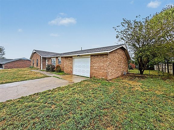 2nd image of 18333 Hilltop Cir