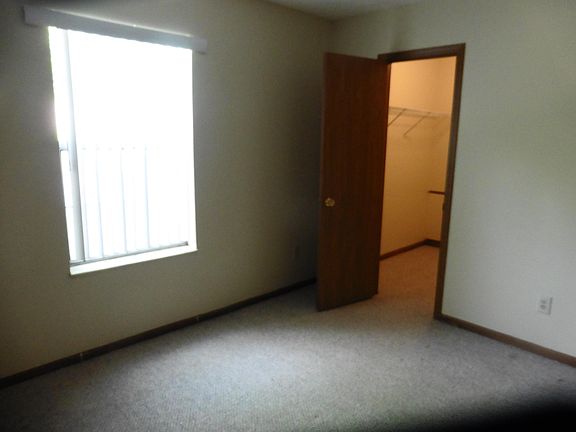Spacious Bedroom with walk in closet