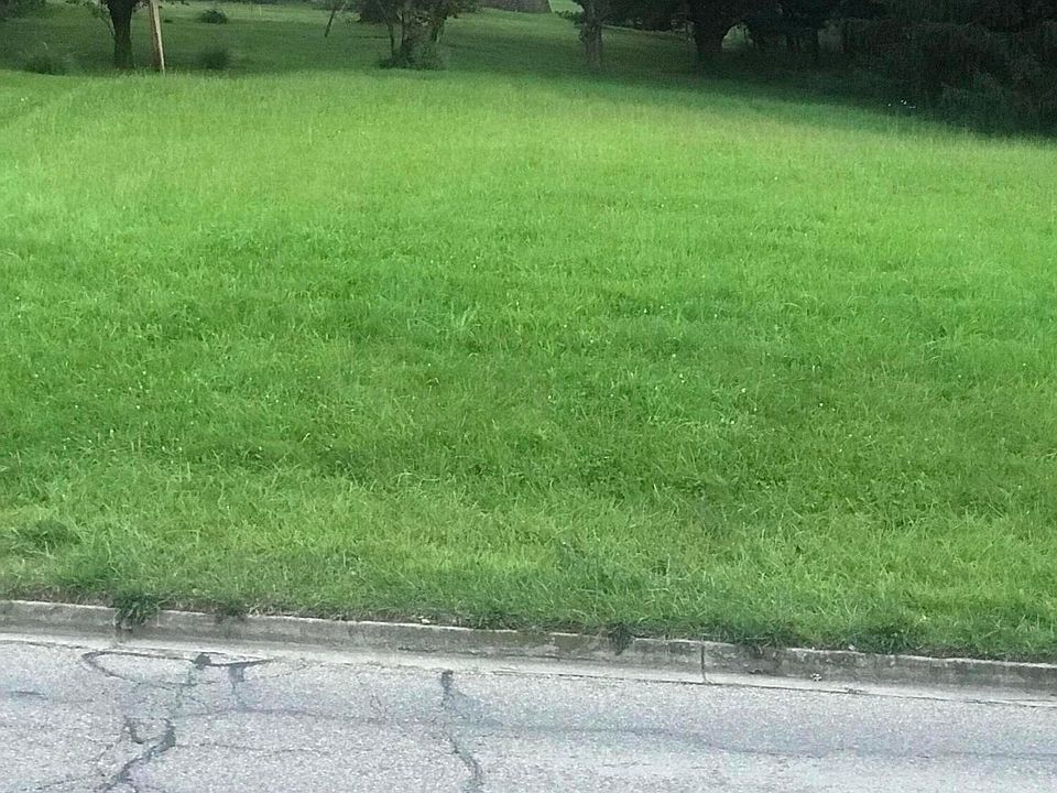 2nd image of 935 Rainbow Dr NE
