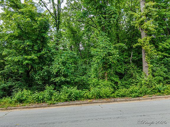 4th image of 511 Woodland Avenue