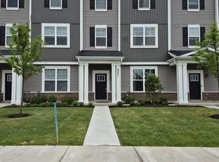 4521 Chelsea Manor Cir, Aurora, IL 60504