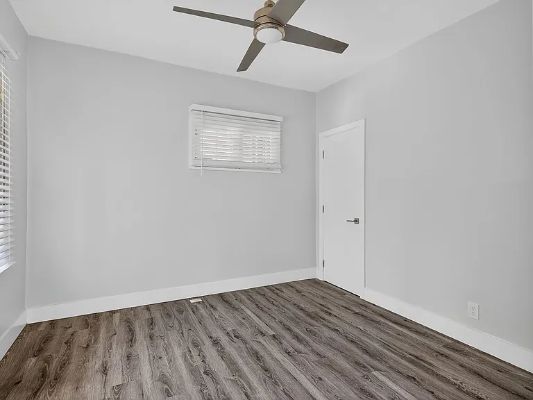 405 W 3rd Street — Photo 18