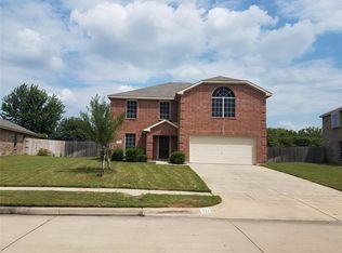 911 Bayshore Dr, Mansfield, TX 76063