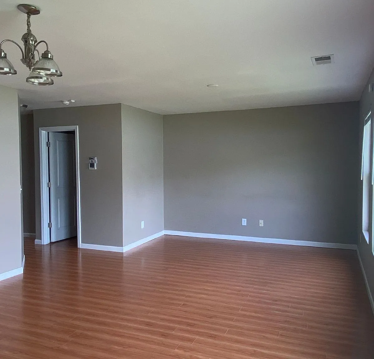 3 bed, 2.0 bath, 1520 sqft, $1,800 — Photo 2