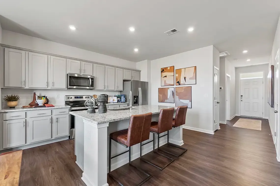 4 bed, 2285 sqft, $2,600 — Photo 3
