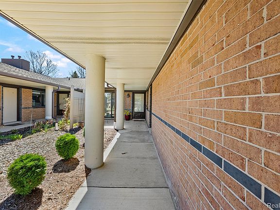3rd image of 985 Wexford Way #34