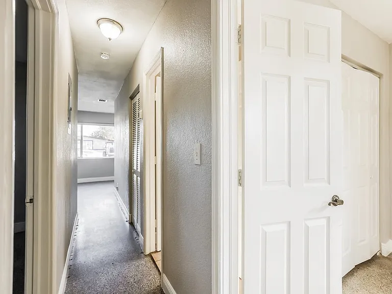 2218 Farragut St — Photo 10