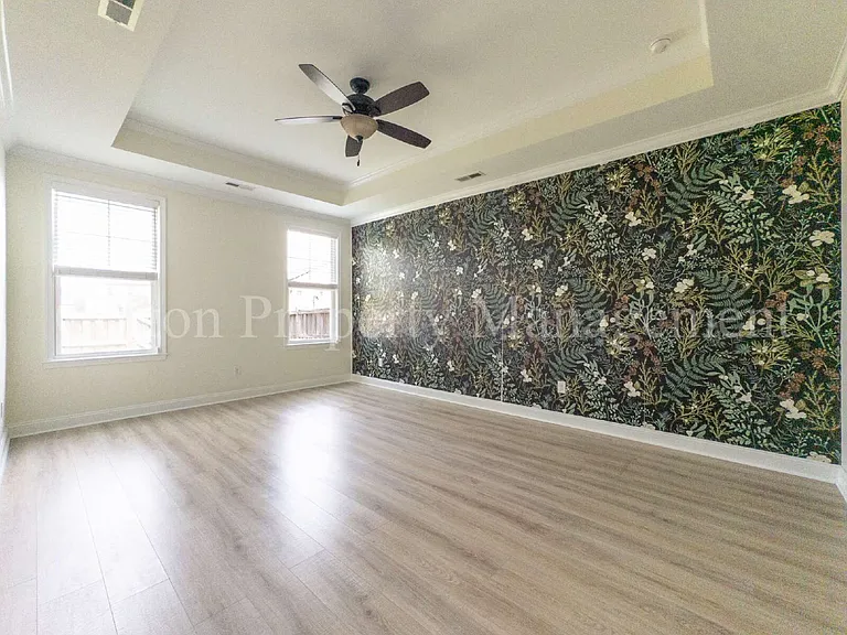 7445 Darius Dr — Photo 18