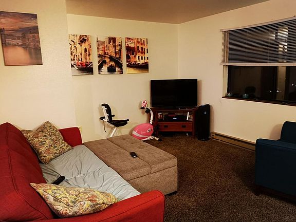 4th image of 70 NW Thomas St APT C