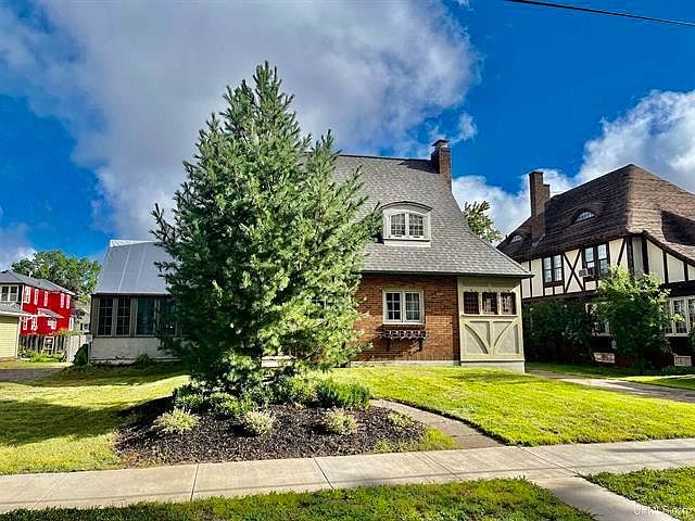 1st image of 164 E Ridge St #E