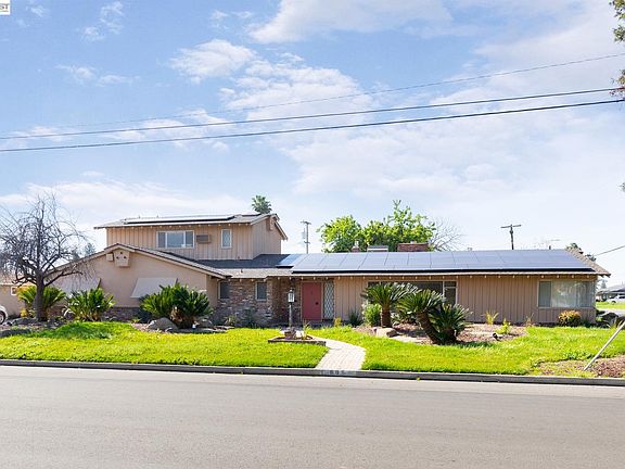 3rd image of 805 Lyon Ave