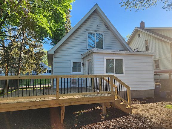 4th image of 106 Leonard St NE